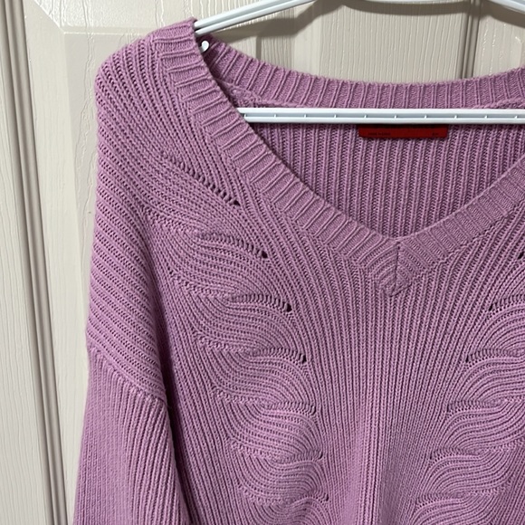 Signature 8 Sweater - Picture 2 of 3